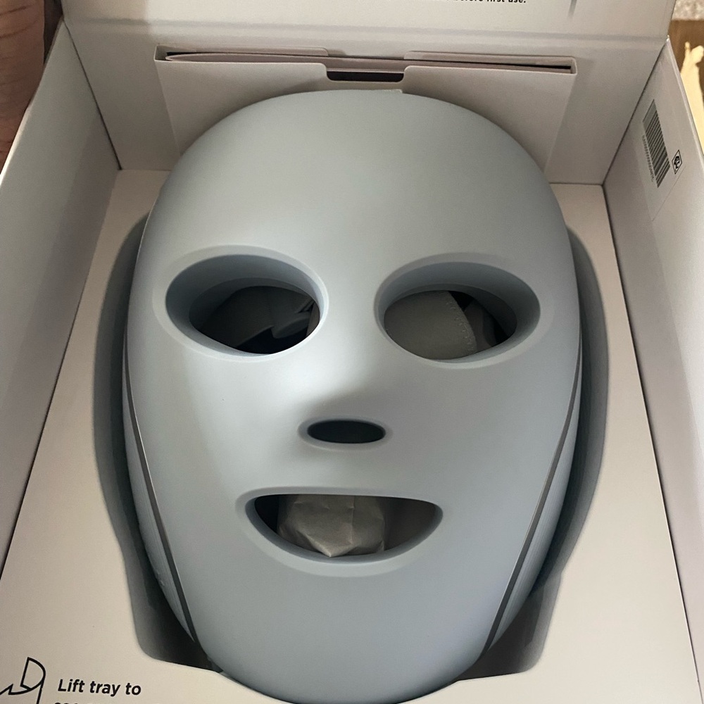 Shark CryoGlow LED Face Mask. In perfect condition.